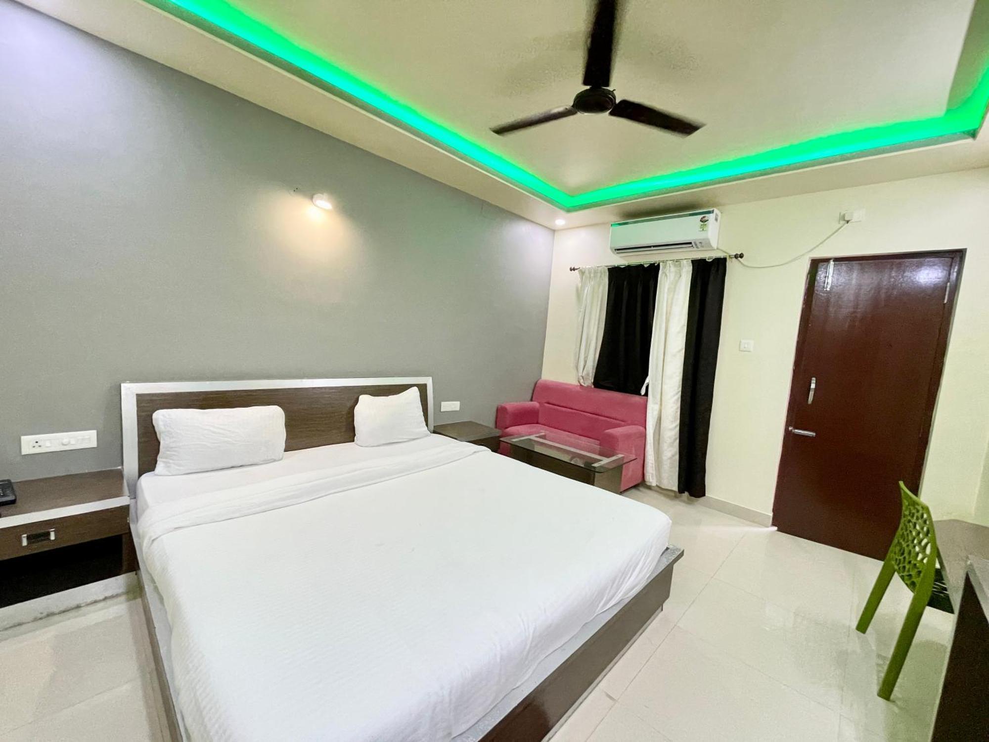 Close Puri Exterior photo